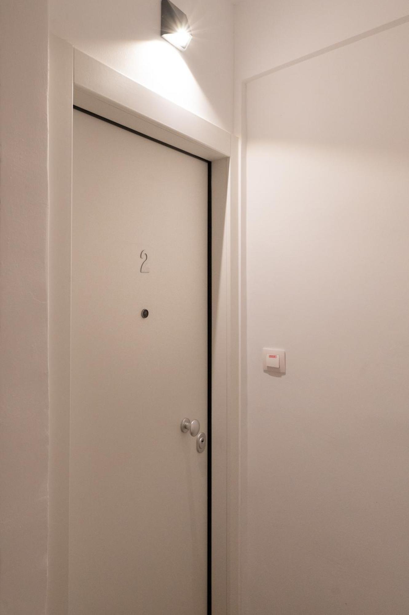Honey Oak & Cream Patio By Nest Apartment Thessaloníki Bilik gambar